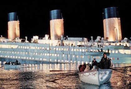 صور التيتانيك السفينة الغارقة Titanic_sinking