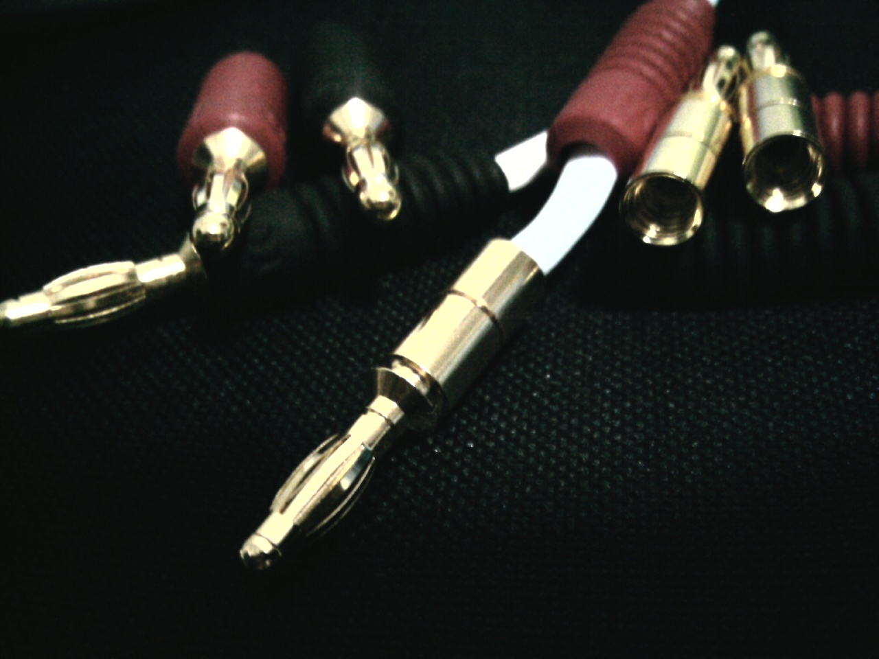 Monster Twist-on banana plugs (New) TWISTCRIMP_banana-01