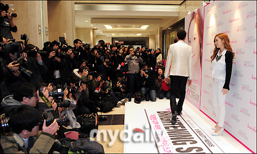 [17-02-2013] Jessica tham gia sự kiện "Beauty Talk with Jessica" được tổ chức bởi banila co Jessica36