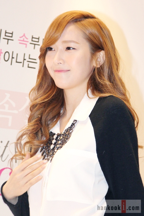 [17-02-2013] Jessica tham gia sự kiện "Beauty Talk with Jessica" được tổ chức bởi banila co Jessica39