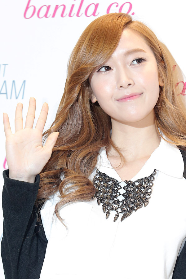 [17-02-2013] Jessica tham gia sự kiện "Beauty Talk with Jessica" được tổ chức bởi banila co Princesses-are-never-late