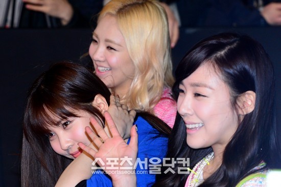 [12-03-2013] Tiffany, Hyoyeon, và Seohyun tham dự buổi lễ ra mắt của bộ phim "G.I.Joe 2'" Group11