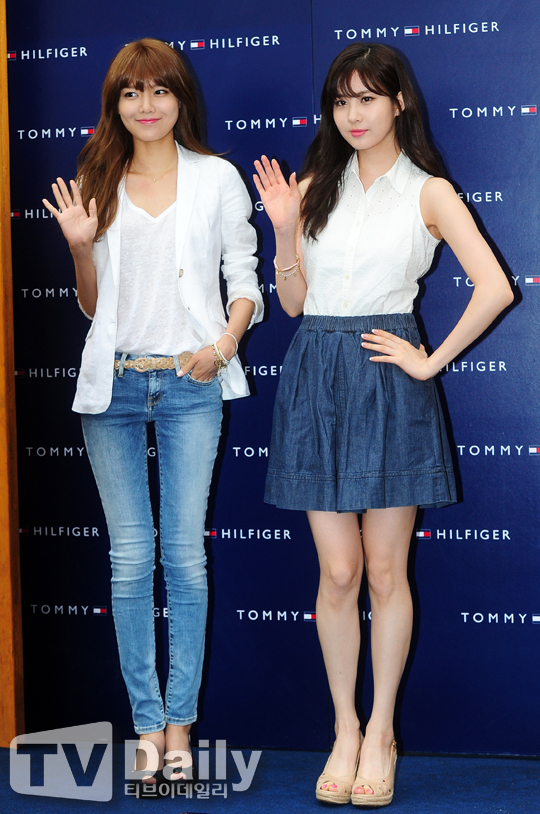 Sooyoung y Seohyun asisten a la inauguracion de Tommy Hilfiger "Surf Shack Capsule Collection" 1369819452_518320