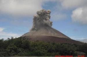 El Krakatoa de Indonesia, aumenta la actividad volcánica a casi 90 erupciones diarias 20120108161751479