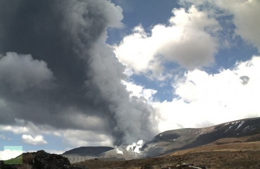 El Monte Tongariro entra en erupcion en Nueva Zelanda NZ_Volcano_eruption_615x401