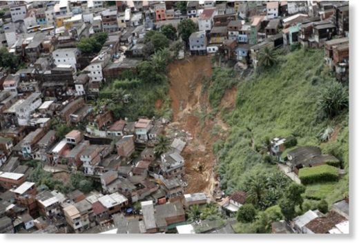 Plus de 100 glissements de terrain provoqués par les fortes pluies laissent au moins 14 morts à Salvador, au Brésil  Salvador_landslides_april_2015