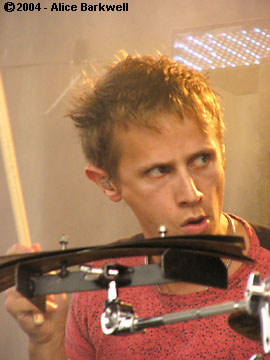 Dominic Howard. - Page 3 Muse02