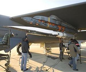 Un vol hypersonique pour le X-51 Waverider. X-51a-waverider-b-52h-stratofortress-wing-lg