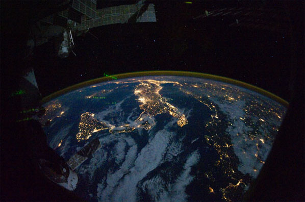 la pollution lumineuse vu depuis ISS 01