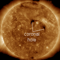 Comparativa y seguimiento de actividad solar 2010 - Página 27 Coronalhole_sdo_200