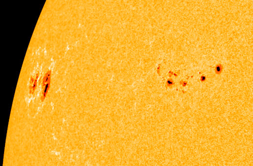 SEGUIMIENTO DEL ESTADO DEL SOL Y LA MAGNETOSFERA- Julio-Agosto 2011- Eastspots_strip