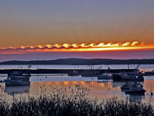 El extraño halo de la Luna y el acercamiento de Jupiter Waveclouds_strip