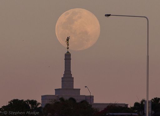 THE SUPERMOON RISES Supermoon_strip