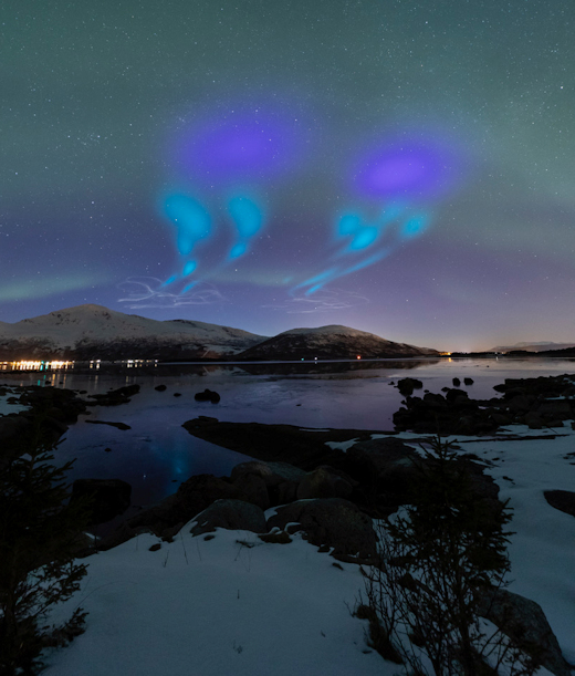 Update: Web Cam records an extraordinary sighting of a fleet of UFOs on Abisko Rocketauroras_strip