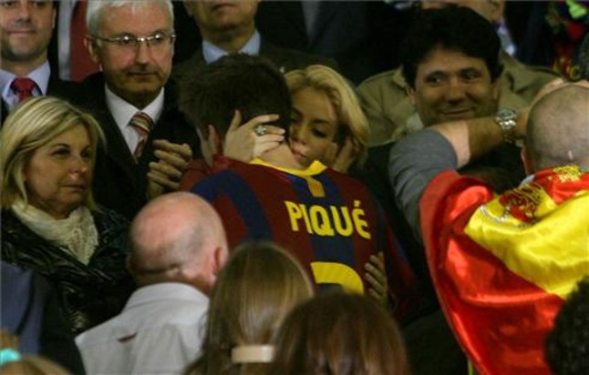 Shakira consoló a Piqué