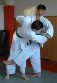 Các đòn cơ bản Judo ( Nhu Đạo) Hiza-guruma-small