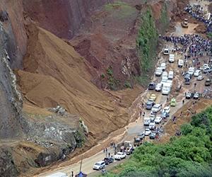 Earth Changes 2013 - Daily Updates Guatemala-landslide-road-sep10-afp-lg