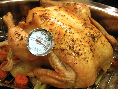 22 recettes a faire avec un gros poulet Oven-baked-whole-chicken1