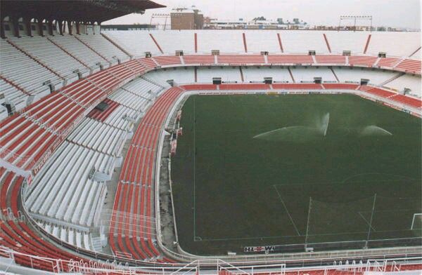 Candidature de L'Espagne ! Estadio-ramon-sanchez-pizjuan-seville-5