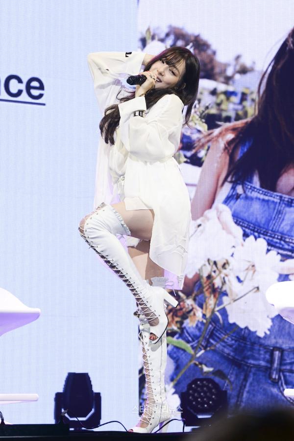 [PIC][10-05-2016]Tiffany tham dự Showcase ra mắt Mini Album "I Just Wanna Dance" vào tối nay 95323_116293_5150