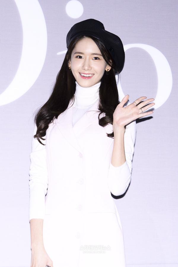 [PIC][14-07-2016]YoonA tham dự sự kiện "DIOR Colors Exhibition Opening" vào tối nay 104287_127295_1933