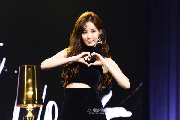 [PIC][16-01-2017]SeoHyun tham dự buổi ShowCase cho Mini Album "DON'T SAY NO" tại SM COEX vào hôm nay - Page 2 130517_156833_2725