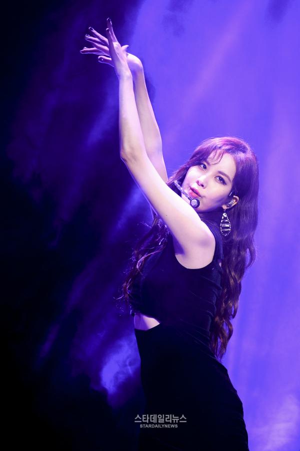 [PIC][16-01-2017]SeoHyun tham dự buổi ShowCase cho Mini Album "DON'T SAY NO" tại SM COEX vào hôm nay - Page 2 130549_156863_244