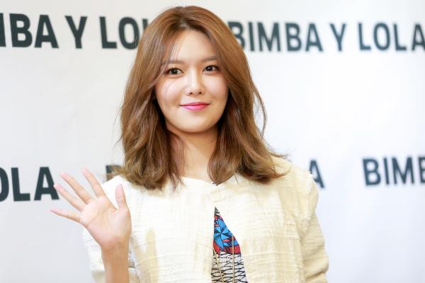 [PIC][10-03-2017]SooYoung tham dự buổi Fansign cho dòng thời trang "BIMBA Y LOLA" tại Lotte Department Store vào chiều nay 137103_164324_1513