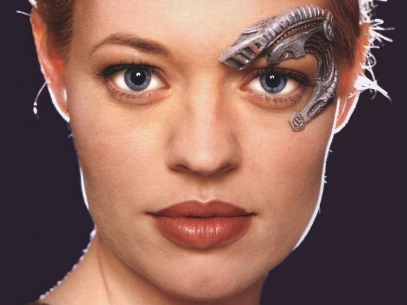 Dites le en images - Page 4 Star_Trek_Voyager_SevenOfNine_JerryRyan_desktopwallpaper_800