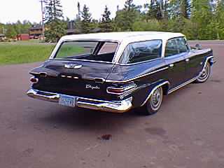 Chrysler 4 portes hardtop 1962_Chrysler_New_Yorker_rear