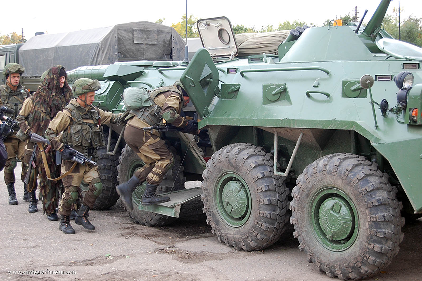 BTR - blindé de transport Russe BTR-80_vbtt_Russie_008