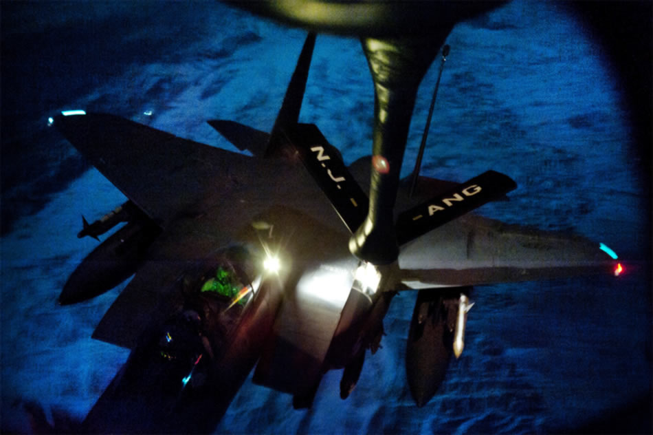 US Air Force - USAF - Page 14 F-15-night-refueling-01-2011