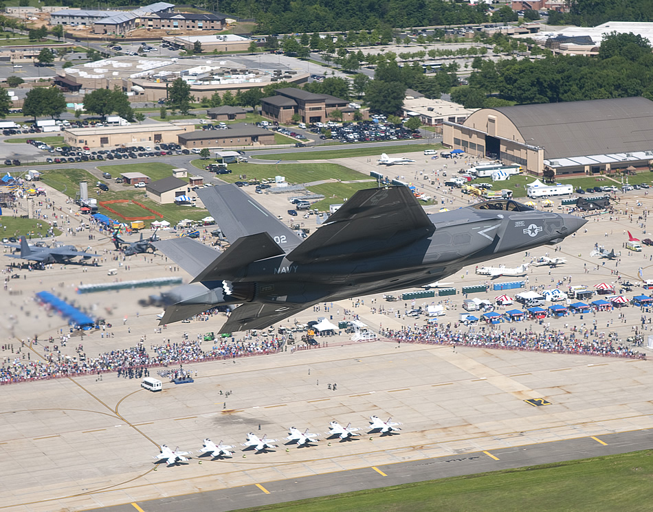 US Navy - Page 23 F-35c-over-andrews-05-2011