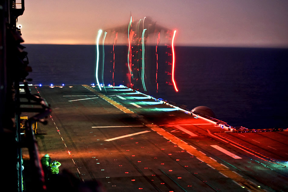 لمن هده الصورة Harrier-lights-01-2012