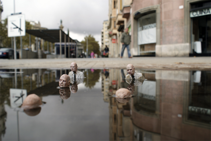 Question d'echelle - Page 3 Street_art_isaac_cordal_7