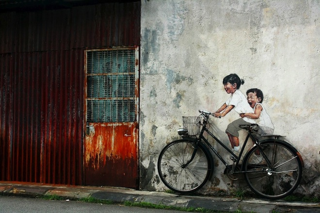 شارع الفن... Street-Art-by-Ernest-Zacharevic-in-Penang-Malaysia-2-1-mini