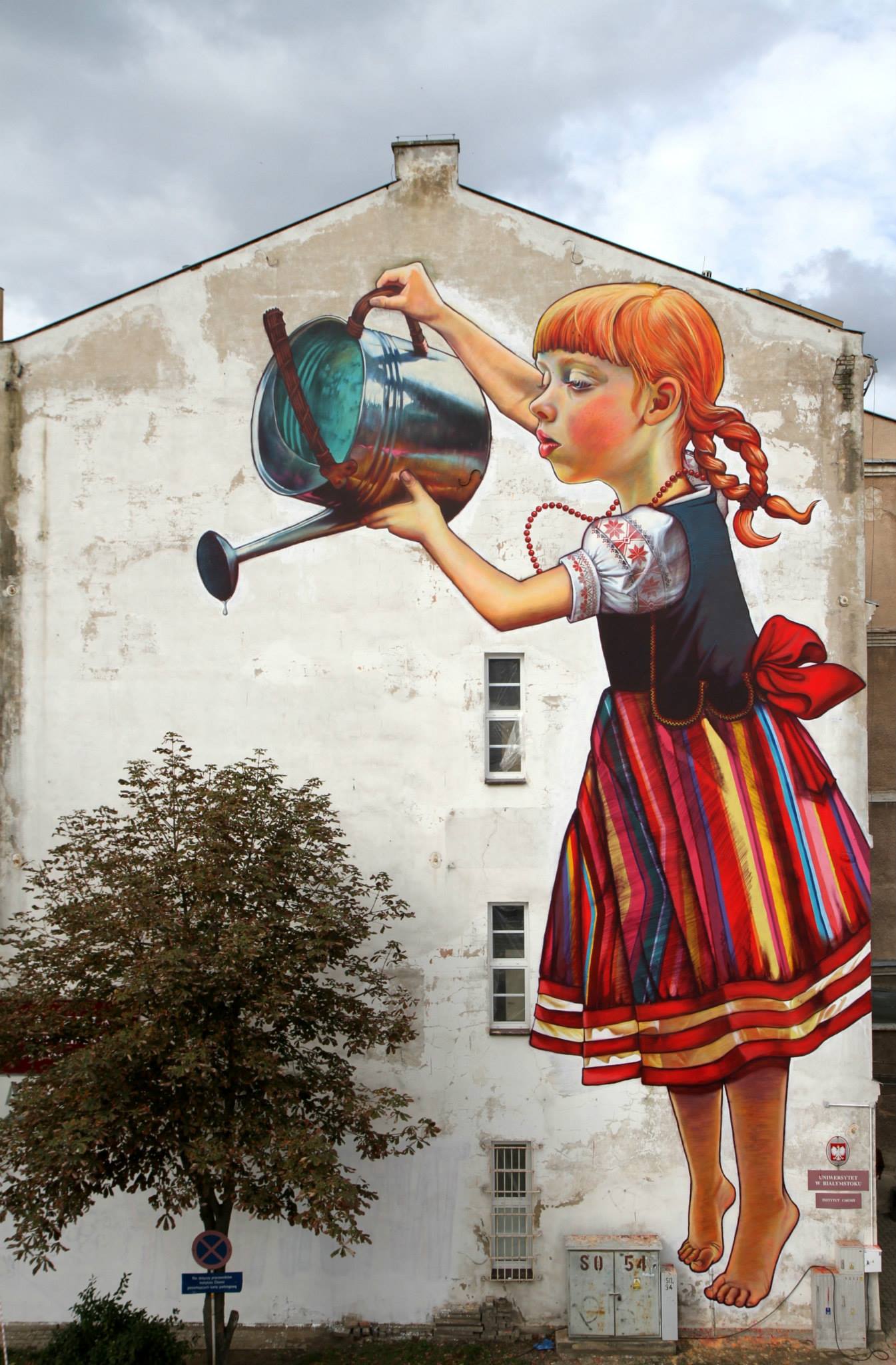 Grafiti i murali - Page 24 Mural-by-Natalii-Rak-at-Folk-on-the-Street-in-Bia%C5%82ymstoku-Poland-1