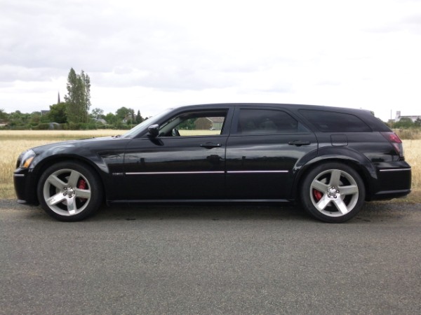 Dodge Magnum SRT8 V8 6.1L Hemi 430ch 2006 - 30.000 km Magnum-srt8-4