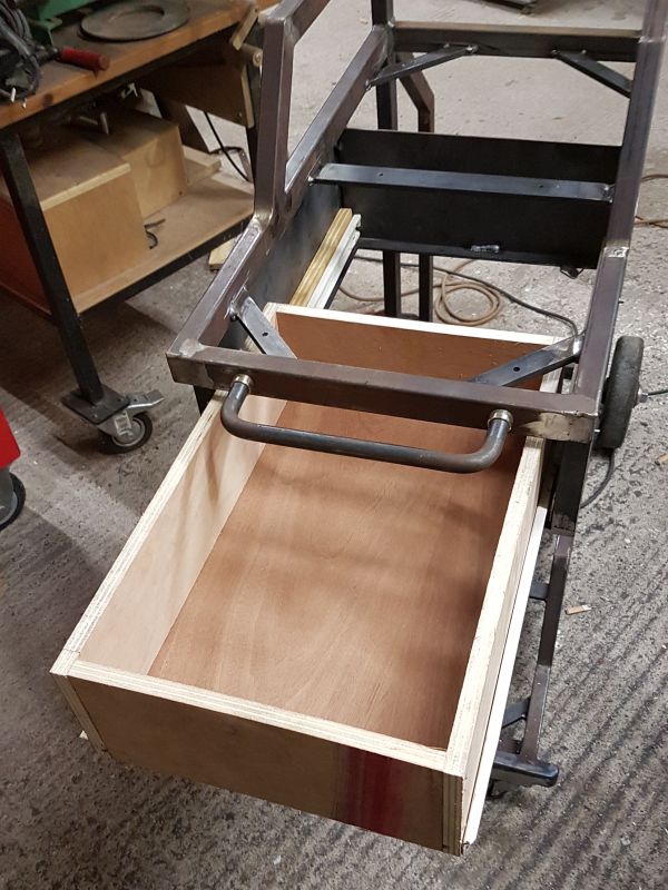 [Terminé] - Fabrication de 2 chariots pour poste à souder 092