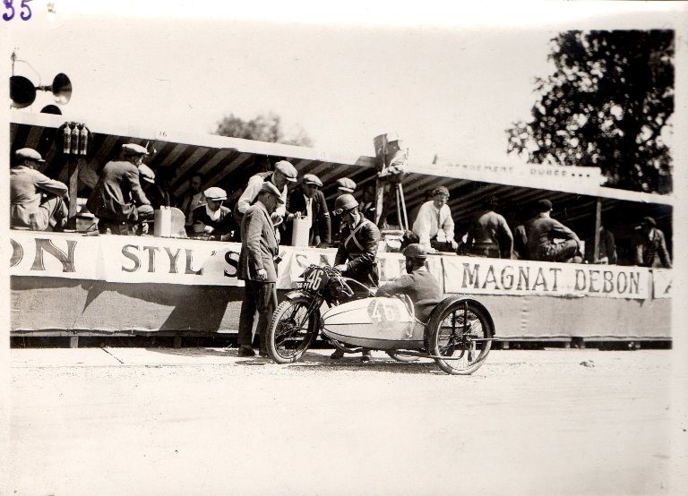 Sidecar Sidecars Side-car Side-cars photos d'époque - Page 2 St-andre-de-corcy