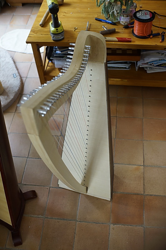 Construction d'une harpe celtique de 26 cordes.  45