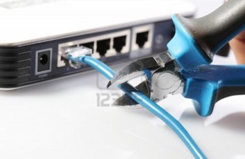 أحداث جارية  - صفحة 2 Hand-cutting-internet-cable-of-router-50b08