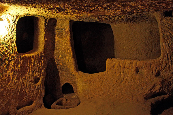 A Man Renovating His Home Discovered a Massive Underground City* 6pgf1-Derinkuyu-Underground-City2