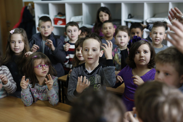 First-Graders Learn Sign Language To Communicate With Their Deaf Classmate  Bpl0v-deaf-student-1