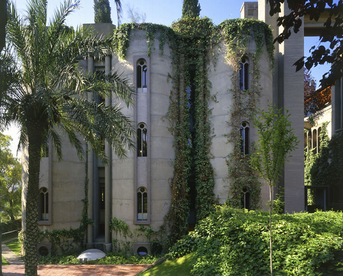 This Guy Transformed An Abandoned Cement Factory Into A Home. Wait Till You See Inside  Pfkuc-cement-factory-home-11