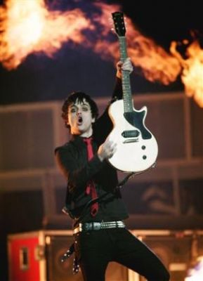 Green Day resimleri 37976_normal_images471657_BillieJoeArmstrong_GreenDay1