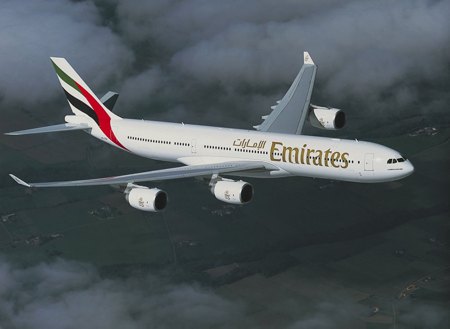 الصورة تتكلم فقط ... - صفحة 4 Emirates-offers-mobile-phone-calls-inflight