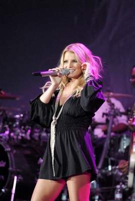 Jessica Simpson se pone sexy para su concierto en el Madison Square Garden! 03