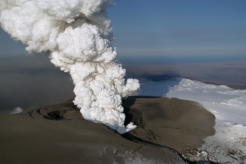 Esplosione vulcanica Islanda: seguiamo la nube di ceneri - Pagina 3 Ejafjalla16apr2010-mfulle4218j