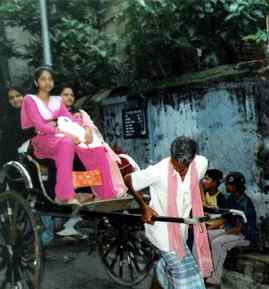  .:: تطور التوك توك من الريكشا ولا الهندية ::. 60-asia-india-calcutta-rickshaw